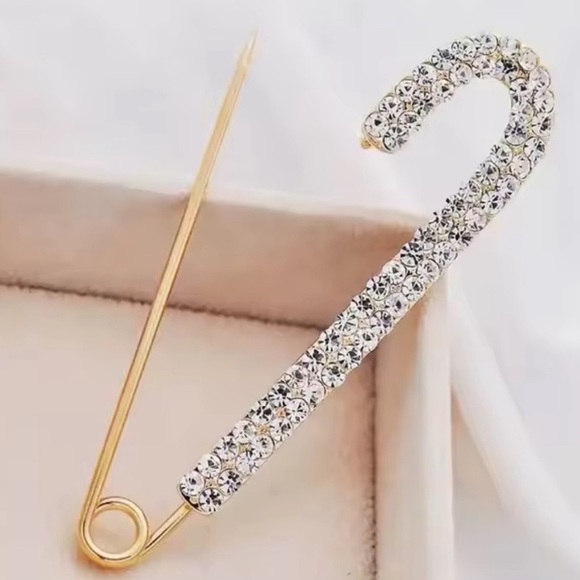 Elegant Gold and Silver Crystal Brooch - Picture 1 of 2